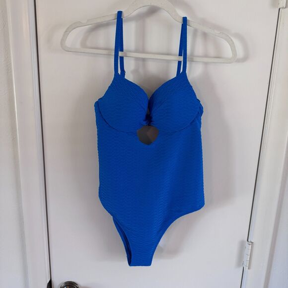 Victoria Secret Swim The Twist Removable Padding One-Piece Swimsuit Size S NWOT - Picture 1 of 7